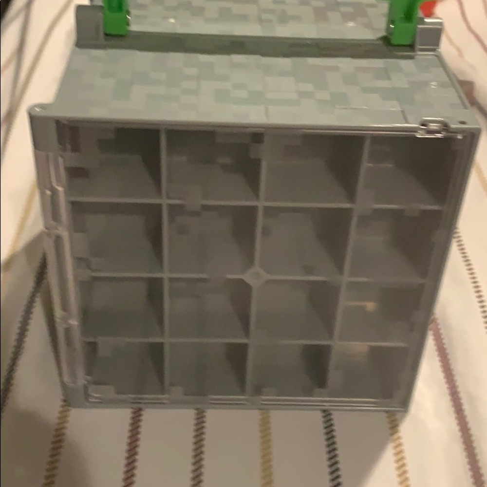 Carrying case for Minecraft table of elements